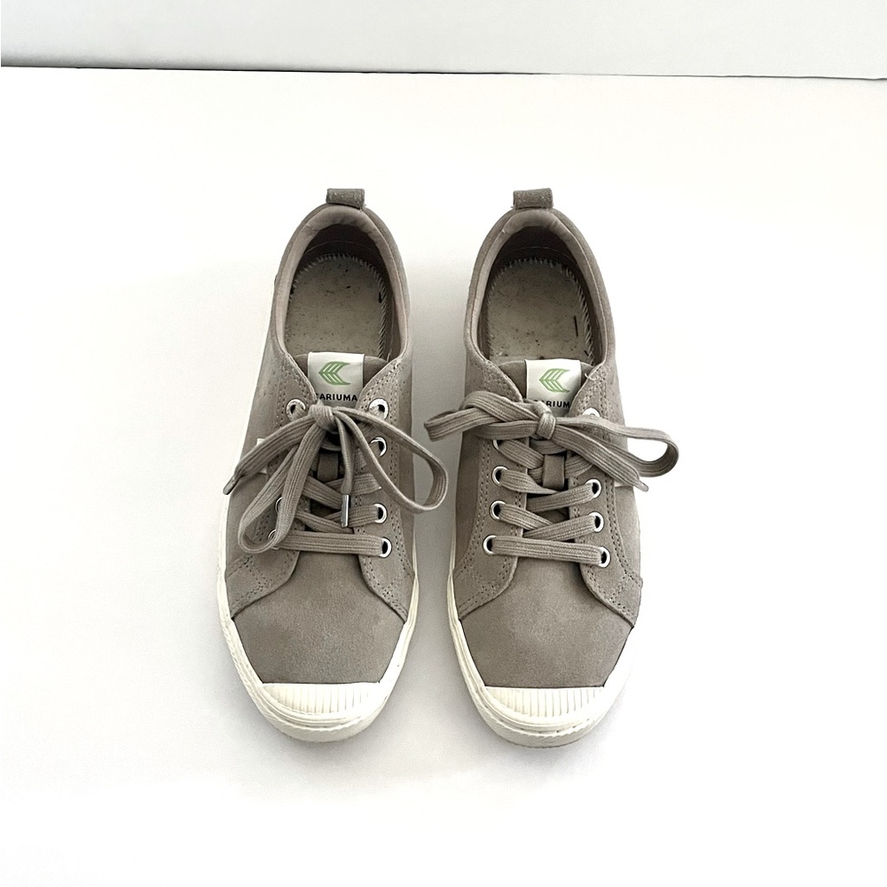 Cariuma OCA Low Brazilian Grey / Beige suede sneaker. Women’s size 8.5